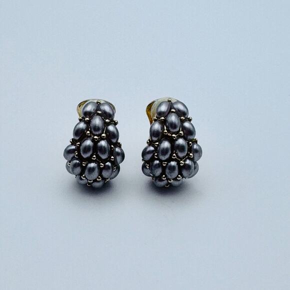 KENNETH JAY LANE Grey Cabochon Thumbnail Clip On Earrings - Picture 1 of 4